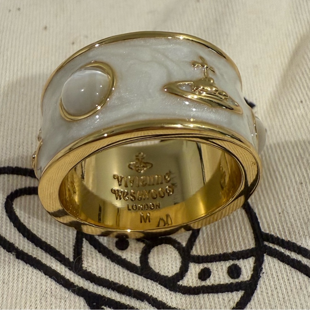 Vivienne Westwood King Ring in White Enamel - Picture 2 of 4